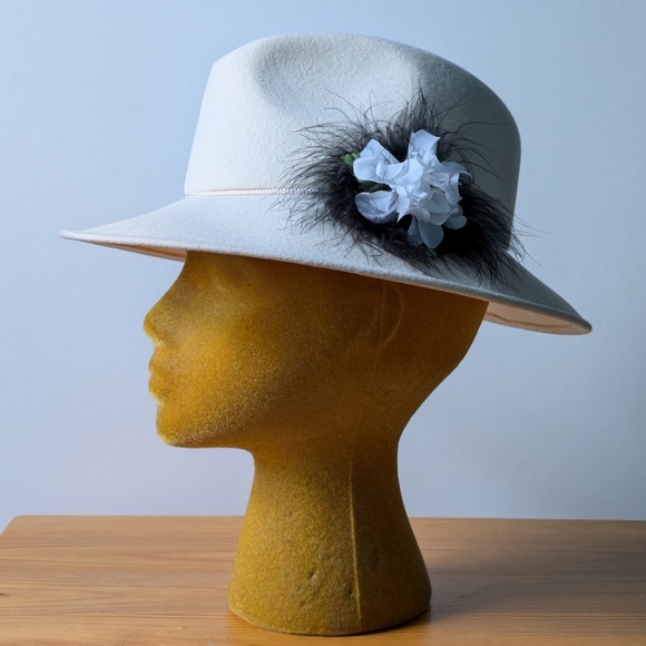 White fedora hat with feather, size OS - Picture 1 of 8